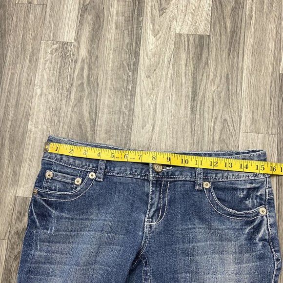 MAURICES Boot Cut Low Rise Med Wash Stretch Blue Denim Jeans Women's 3/4 Short - Picture 5 of 10